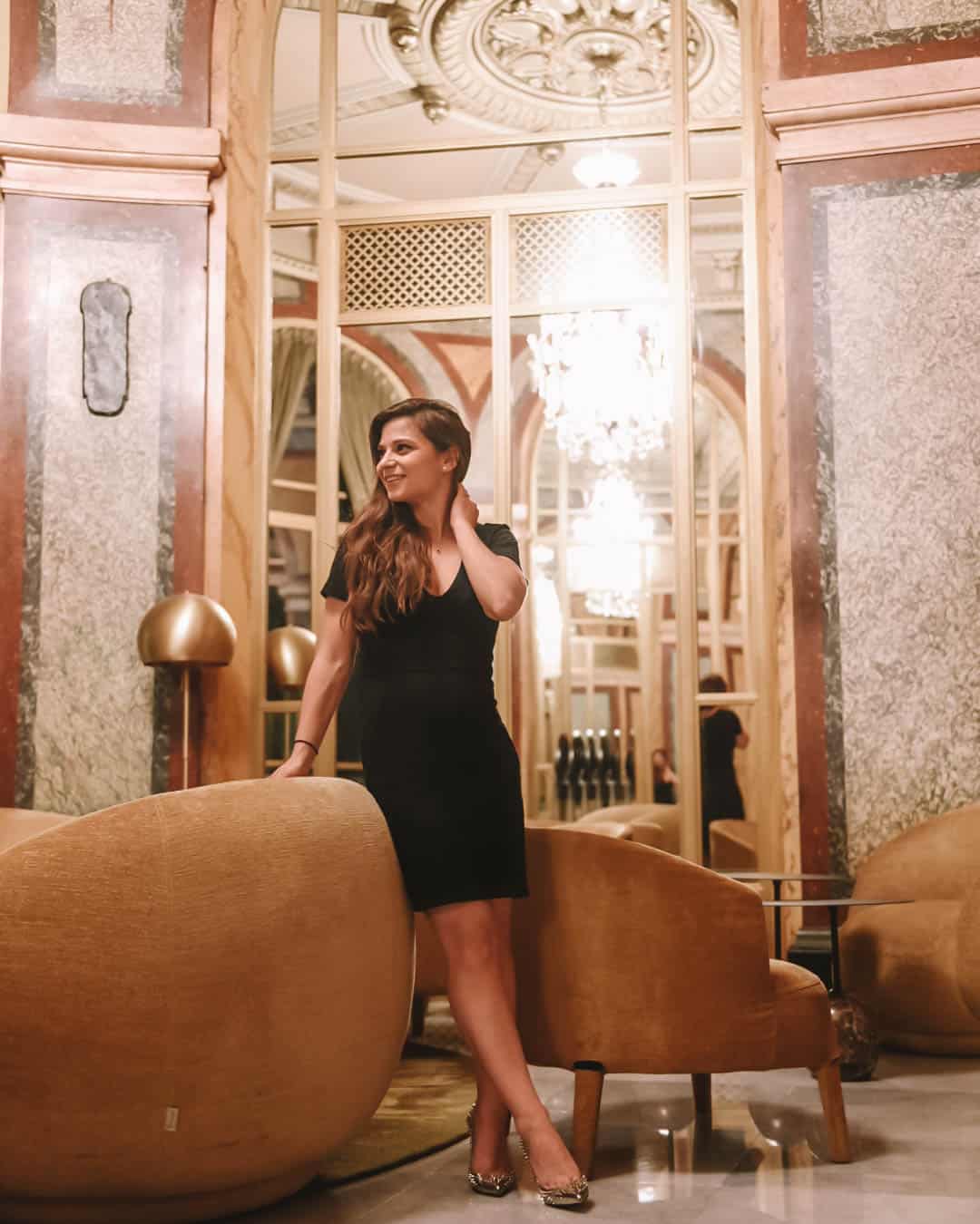 Fitted Black Short-Sleeve Dress with Embellished Heels Fitted Black Short-Sleeve Dress with Embellished Heels — Simple Casino Outfits