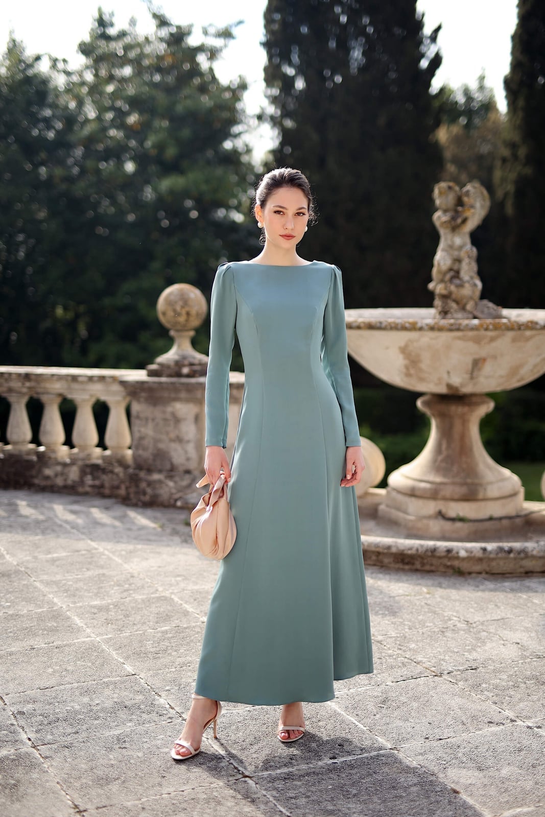 Teal Column Maxi Dress with Pale Pink Clutch Teal Column Maxi Dress with Pale Pink Clutch — Simple Casino Outfits