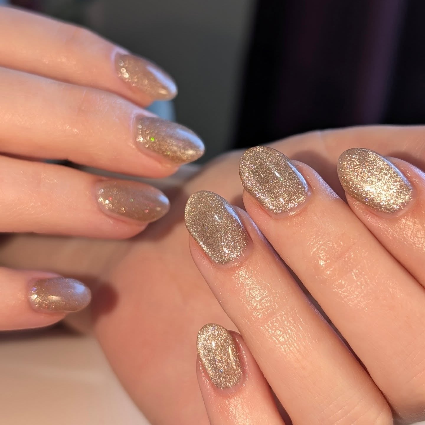 Short Square Sheer Champagne Glitter, овальная Short Square Sheer Champagne Glitter, овальная — Simple Champagne Nails