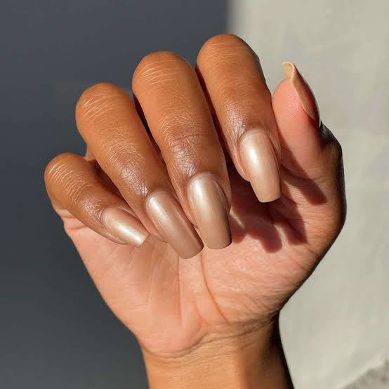 Short Almond Warm Beige Cat Eye Short Almond Warm Beige Cat Eye — Simple Champagne Nails