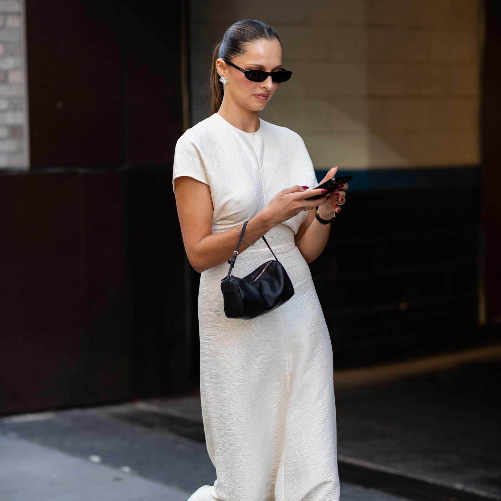 A Textured Knit Dress Offers Effortless Corporate Chic A Textured Knit Dress Offers Effortless Corporate Chic — Simple Corporate Outfits for Women