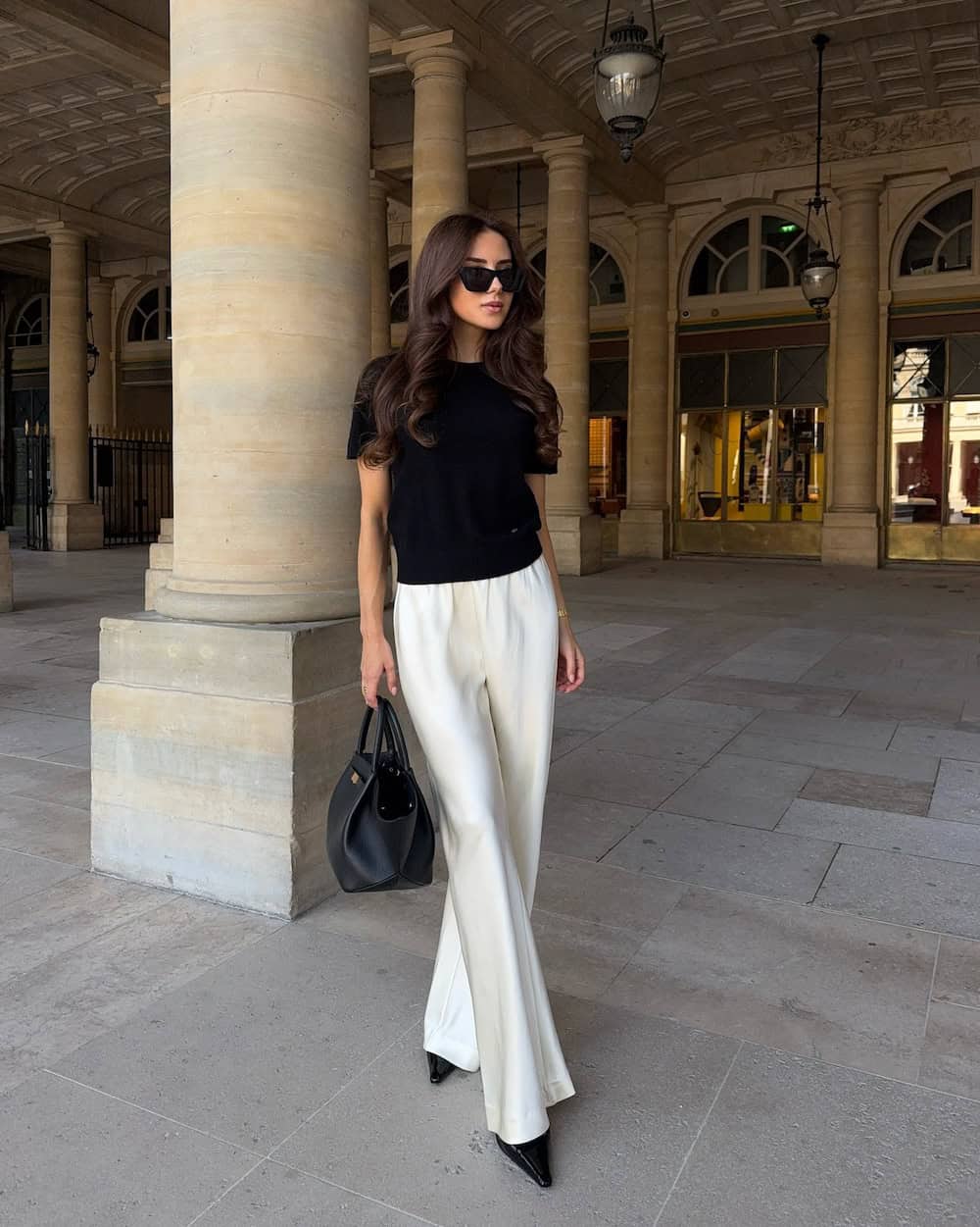 Flowing White Trousers Create a Sophisticated Contrast Flowing White Trousers Create a Sophisticated Contrast — Simple Corporate Outfits for Women