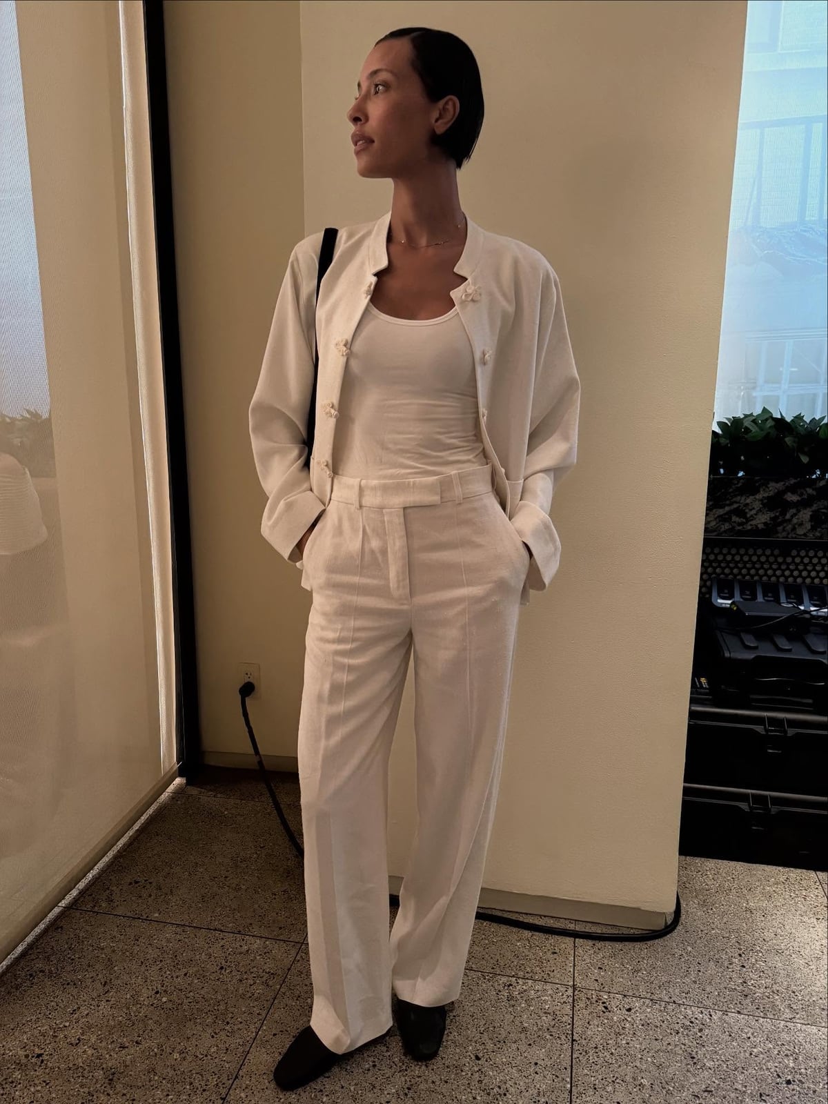 White Cardigan Jacket with Linen Trousers White Cardigan Jacket with Linen Trousers — Simple Court Outfits