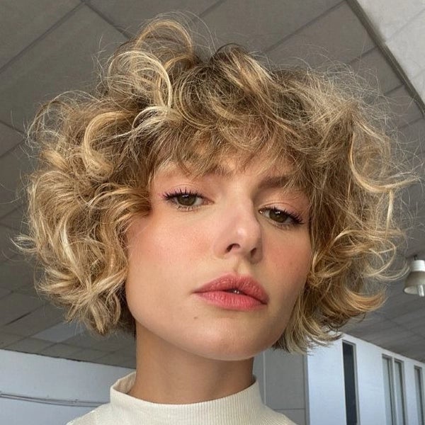 Blonde Curly Bob With Defined Curly Bangs — Simple Curly Bangs
