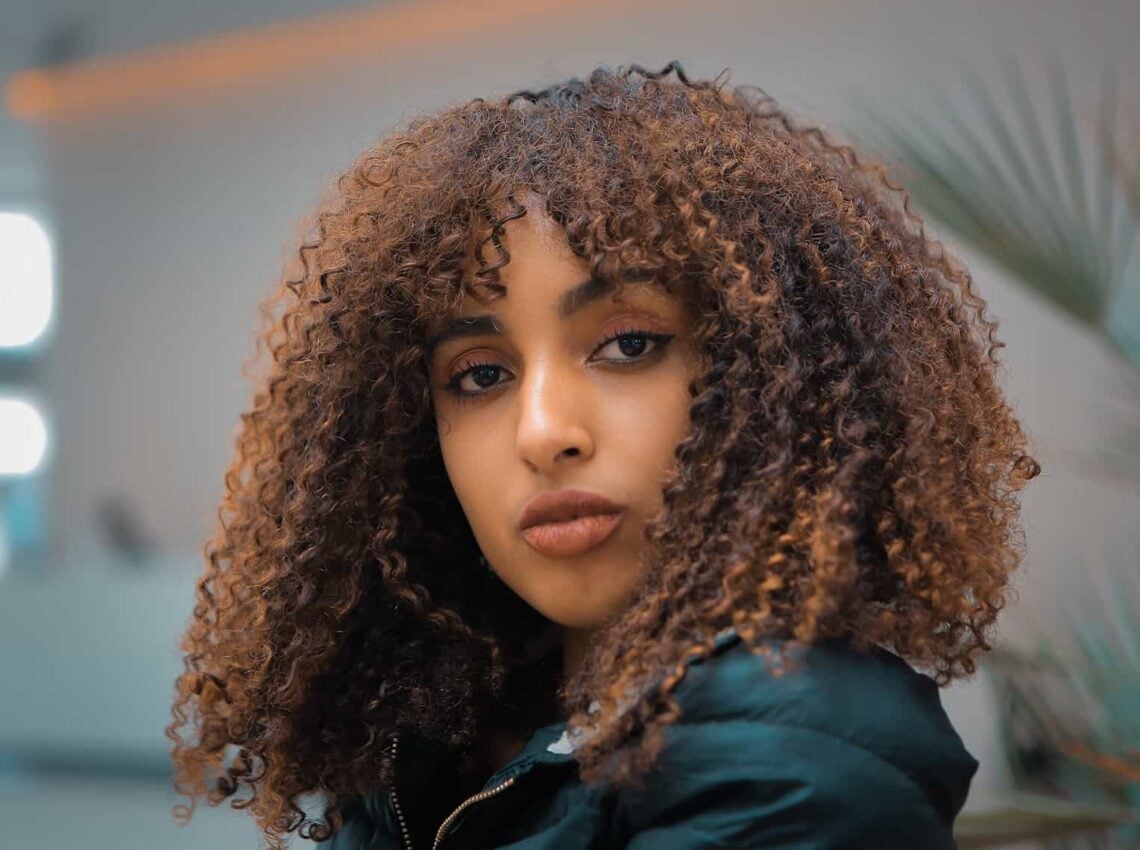 Shoulder Layers With Caramel Highlights Shoulder Layers With Caramel Highlights — Simple Curly Hair Cuts