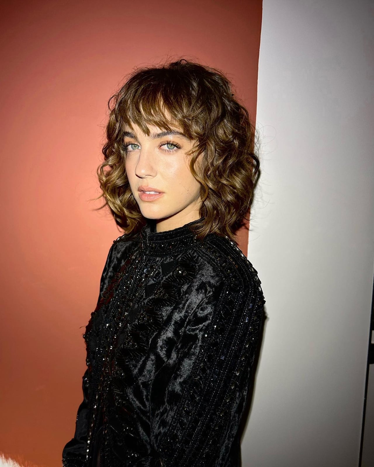 Shoulder Shag With Wispy Bangs Shoulder Shag With Wispy Bangs — Simple Curly Shag