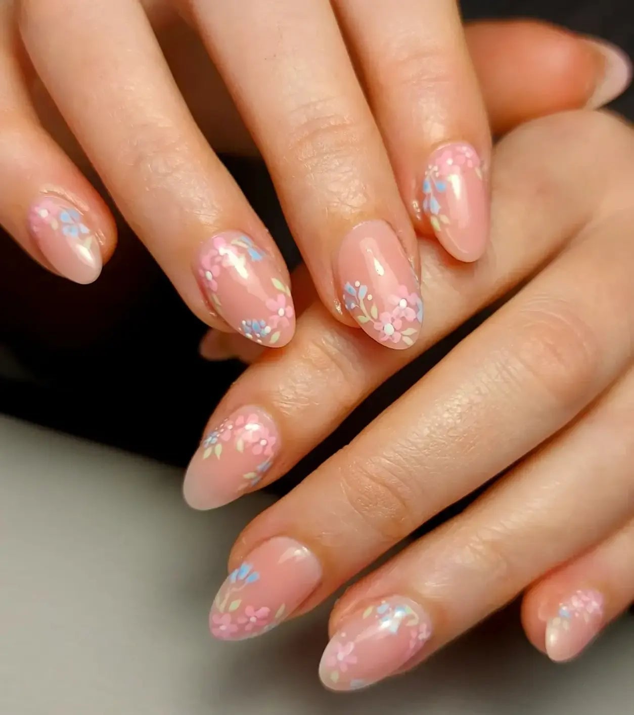 Medium Almond Soft Pink Nails with Pastel Flowers Medium Almond Soft Pink Nails with Pastel Flowers — Simple Floral Nails