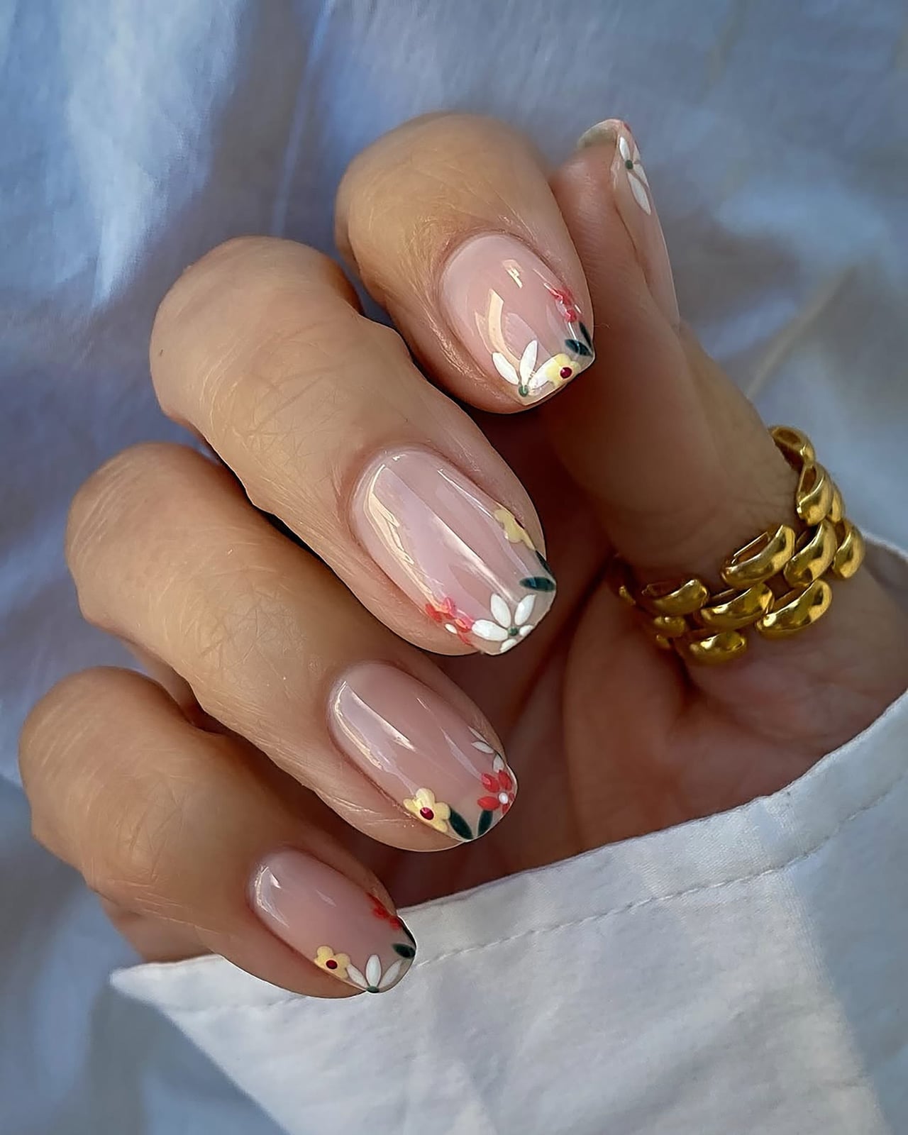 Medium Oval Sheer Base with Tip Floral Accents Medium Oval Sheer Base with Tip Floral Accents — Simple Floral Nails