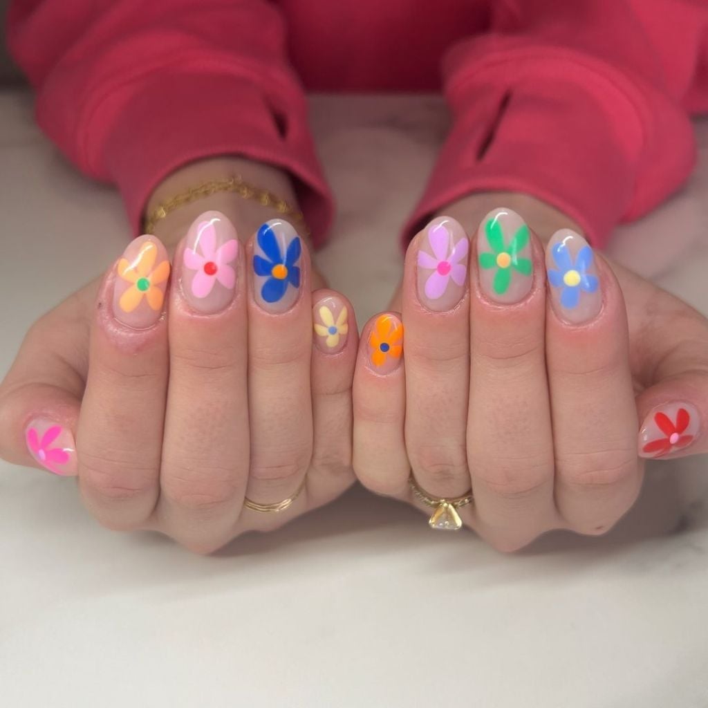 Oval Nails with Pastel Gradient and 3D Pearls Oval Nails with Pastel Gradient and 3D Pearls — Simple Floral Nails