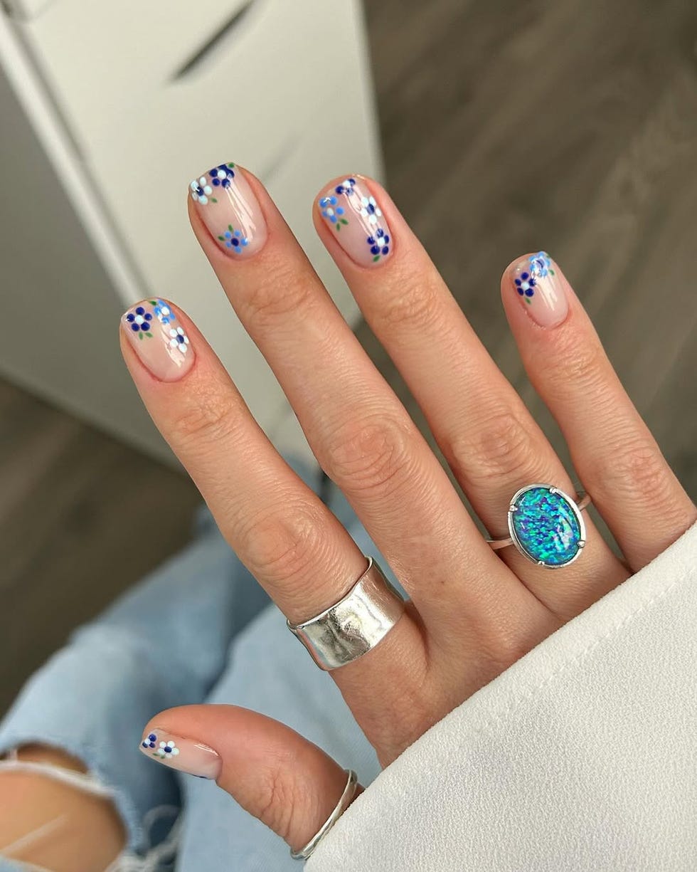 Medium Oval Sheer Base with Blue Watercolor Florals Medium Oval Sheer Base with Blue Watercolor Florals — Simple Floral Nails
