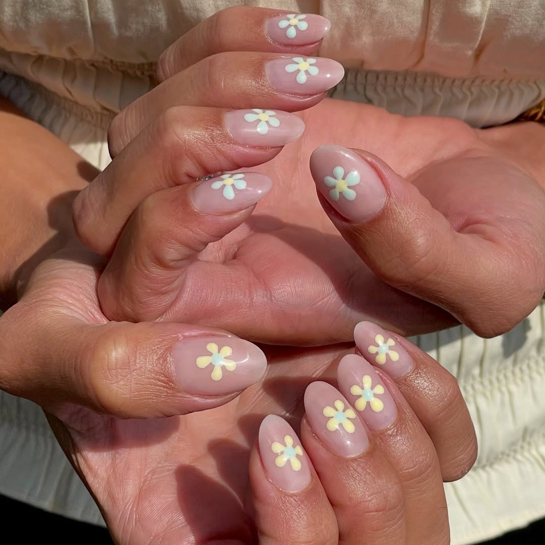 Medium Almond With Scattered Pastel Flowers Medium Almond With Scattered Pastel Flowers — Simple Flower Nails