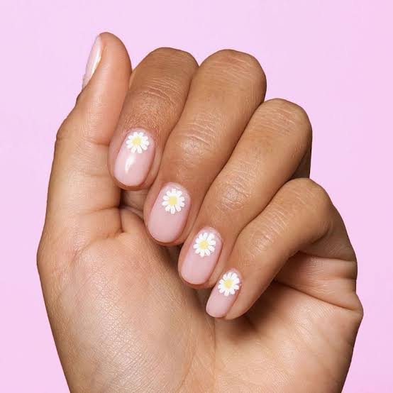 Nude Nails With Minimalist White Line Art Flowers Nude Nails With Minimalist White Line Art Flowers — Simple Flower Nails
