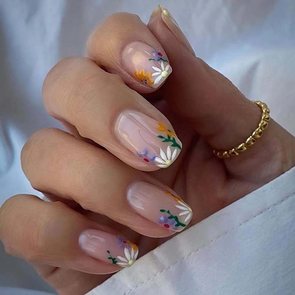 Short Almond With Daisy Tips And Floral Accents Short Almond With Daisy Tips And Floral Accents — Simple Flower Nails