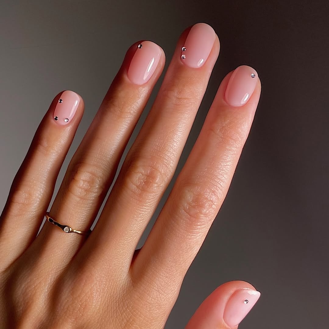 Tiny Rhinestones Short Oval Nails Tiny Rhinestones Short Oval Nails — Simple Formal Nails