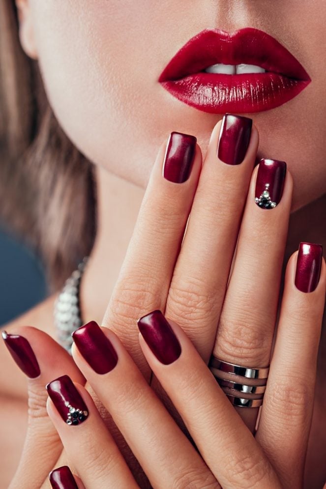Deep Red Shimmer Short Square Nails Deep Red Shimmer Short Square Nails — Simple Formal Nails