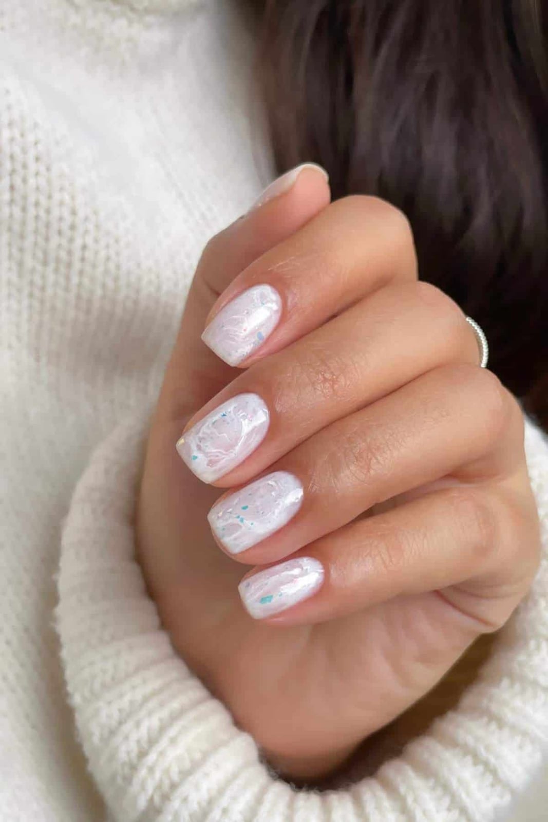 Iridescent Shimmer Marble Short Almond Nails Iridescent Shimmer Marble Short Almond Nails — Simple Formal Nails