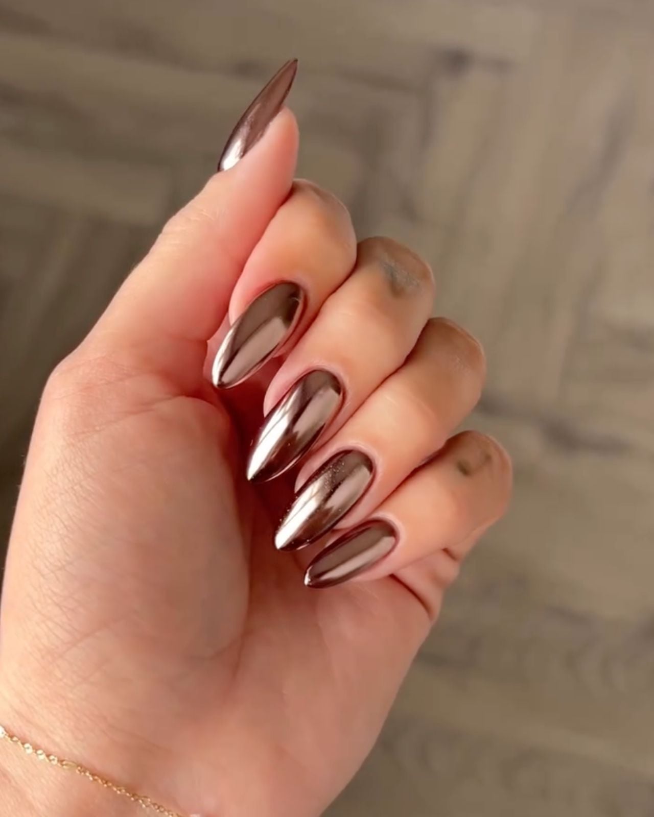 Long Stiletto Metallic Gold Chrome Nails Long Stiletto Metallic Gold Chrome Nails — Simple Gold Chrome Nails