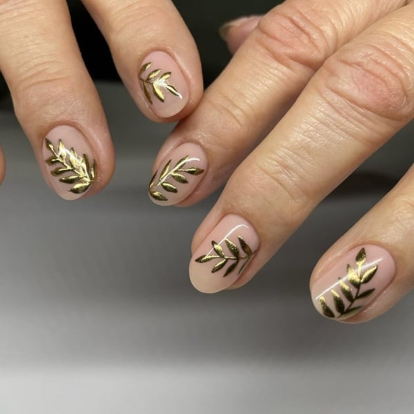 Medium Almond Pale Pink Gold Accents Medium Almond Pale Pink Gold Accents — Simple Gold Chrome Nails
