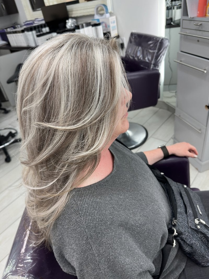 Shoulder Layered Cut With Blended Gray and Blonde — Simple Gray Blending