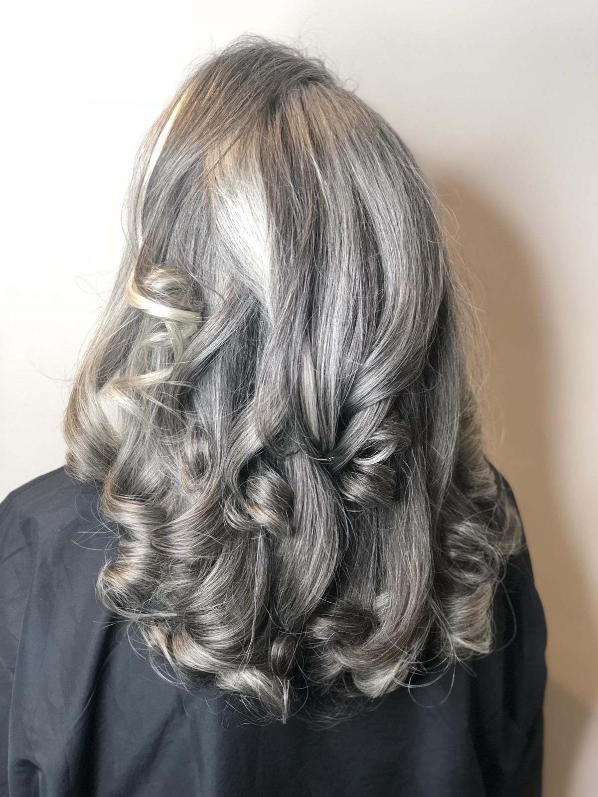 Mid-Back Curls With Rich Gray and Silver Highlights — Simple Gray Blending