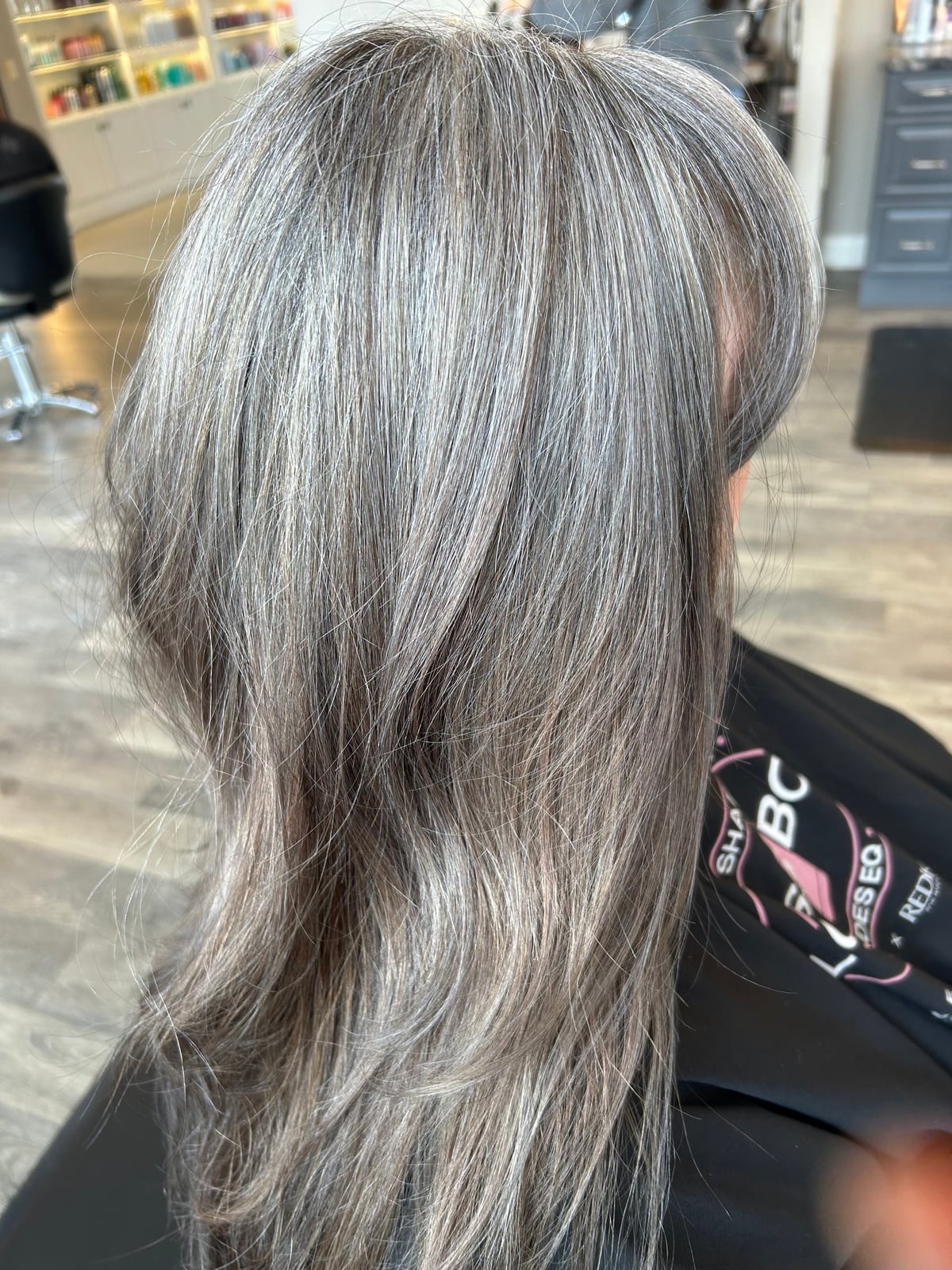 Collarbone Layers With Blended Gray Tones — Simple Gray Blending