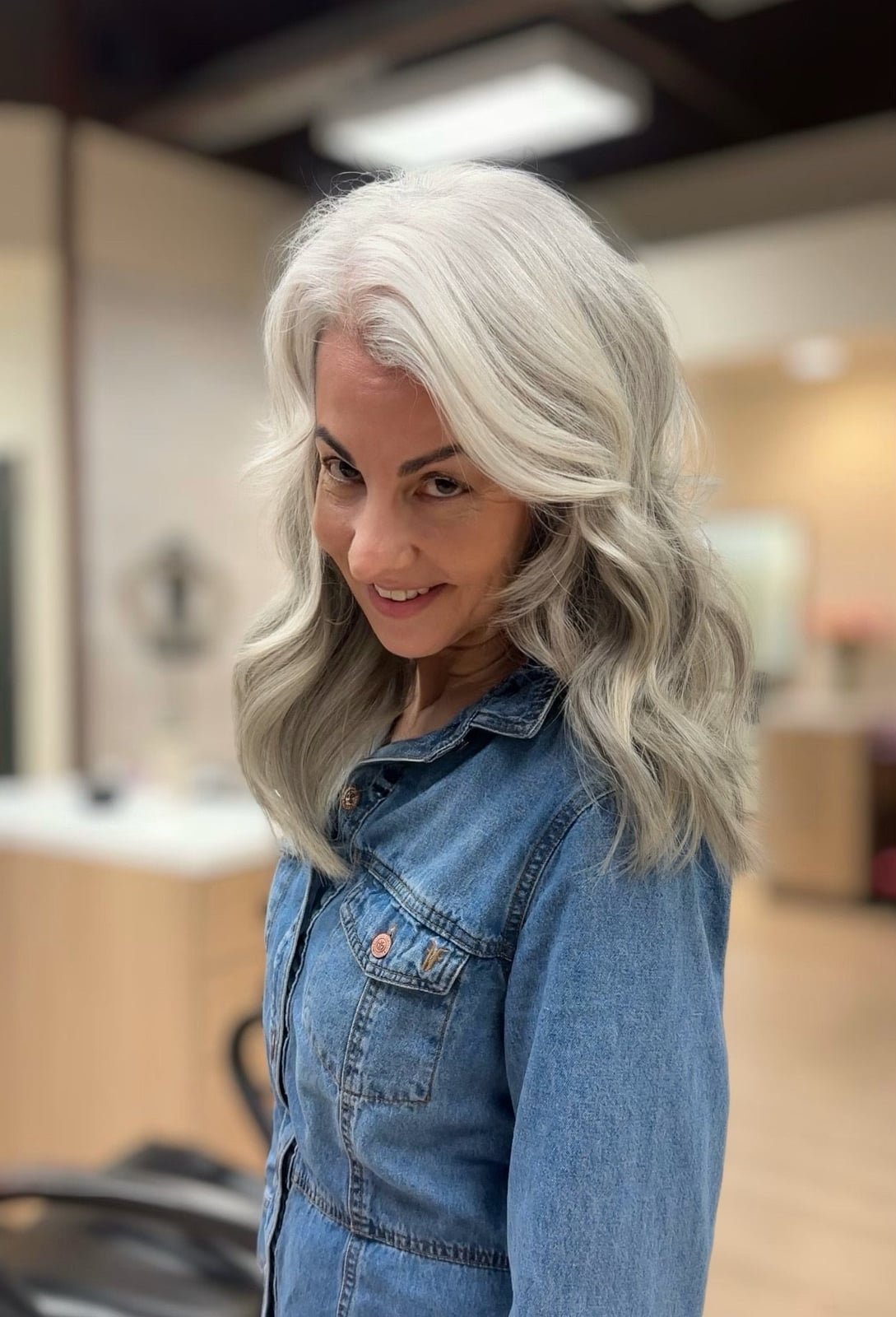 Collarbone Wavy Blowout With Gray Blend, Layers — Simple Gray Blending