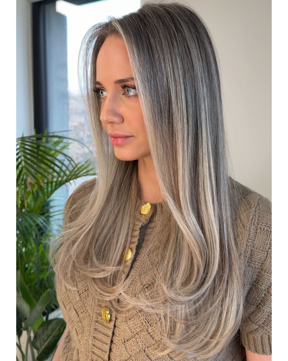 Mid-Back Gray Blend With Beige Blonde Highlights — Simple Gray Blending