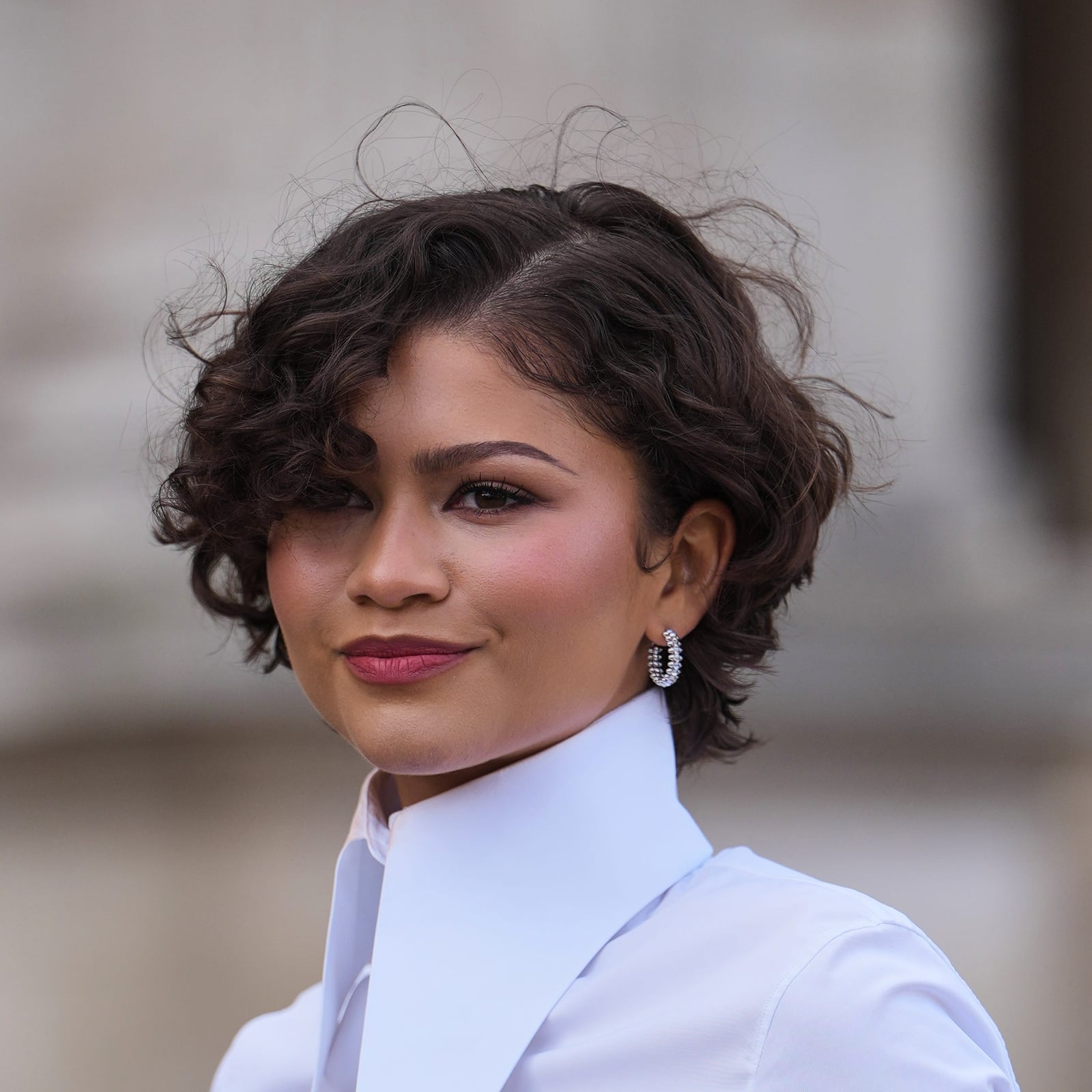 Wavy Chin Bob With Curtain Bangs — Simple Haircuts for Thinning Hair