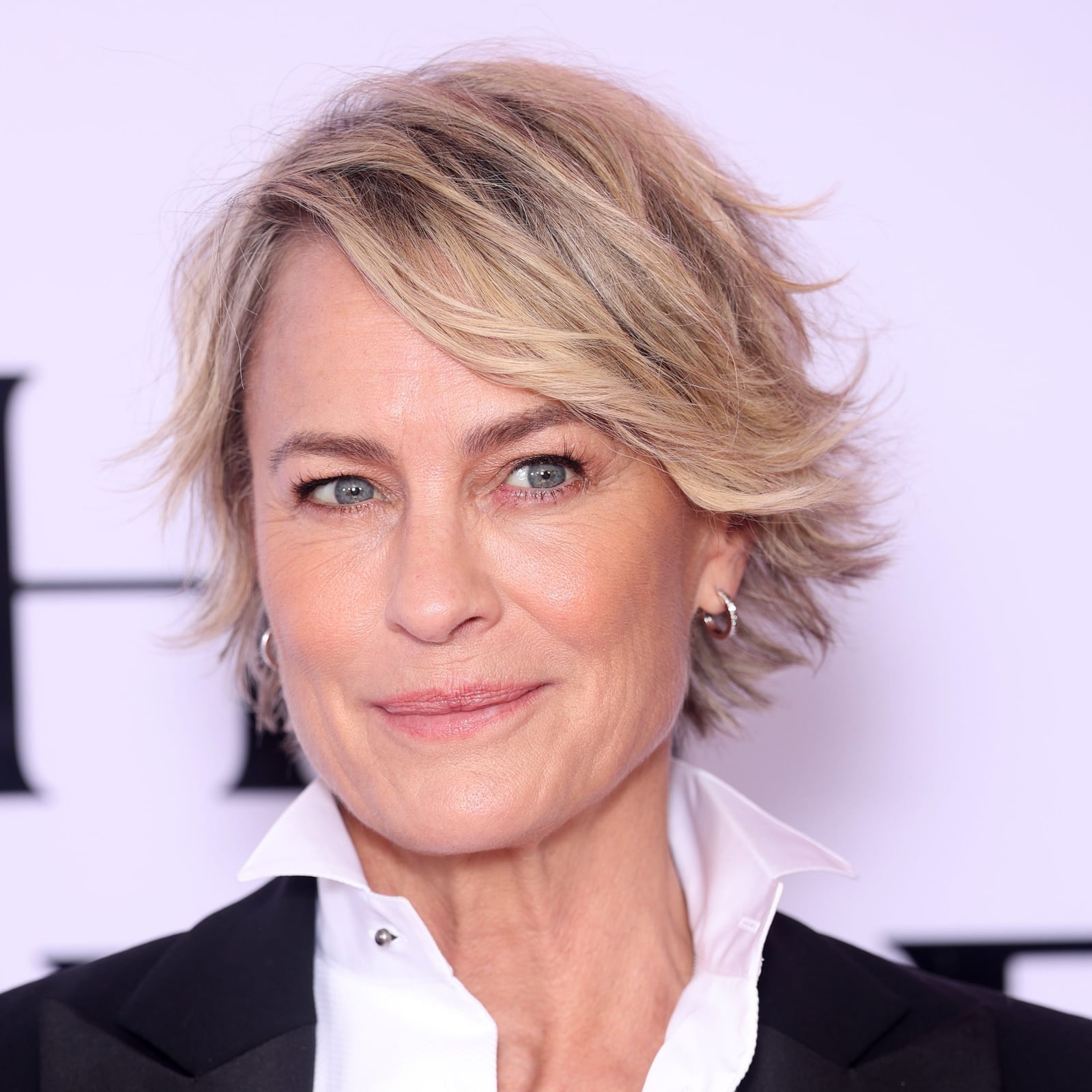 Collarbone Layered Bob With Waves — Simple Haircuts for Thinning Hair