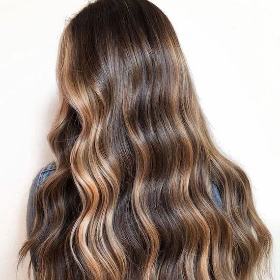 Dark Brown Mid-Back With Warm Caramel Highlights and Glossy Texture Dark Brown Mid-Back With Warm Caramel Highlights and Glossy Texture — Simple Highlights