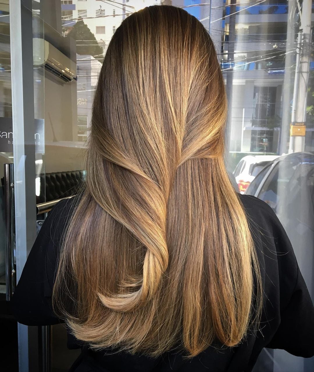 Brown Mid-Back Blowout With Subtle Blonde Highlights Brown Mid-Back Blowout With Subtle Blonde Highlights — Simple Highlights
