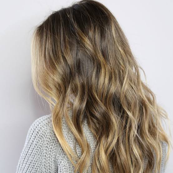 Dark Blonde With Lighter Blonde Mid-Back Waves Dark Blonde With Lighter Blonde Mid-Back Waves — Simple Highlights