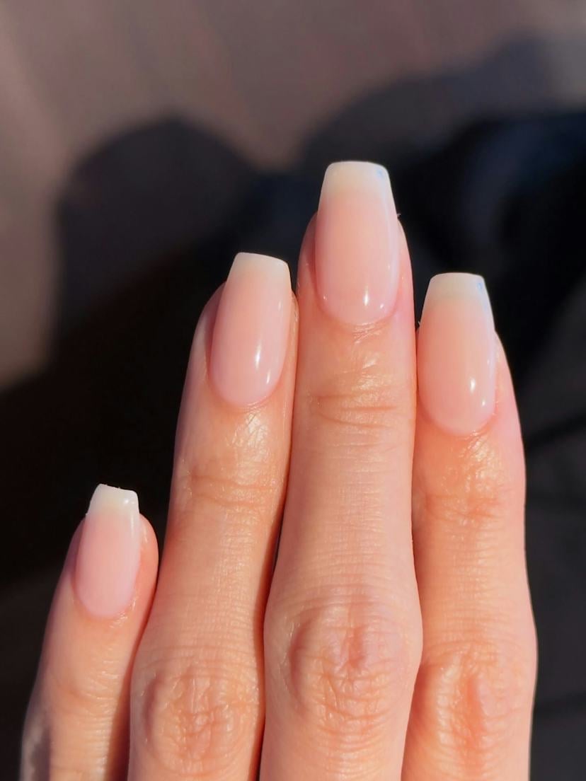 Short Oval Nails With Minimalist Blue Line Art Short Oval Nails With Minimalist Blue Line Art — Simple Japan Nails