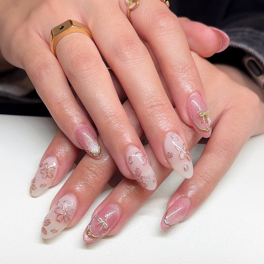Pink Gradient Almond Nails With Gold Accents Pink Gradient Almond Nails With Gold Accents — Simple Japan Nails
