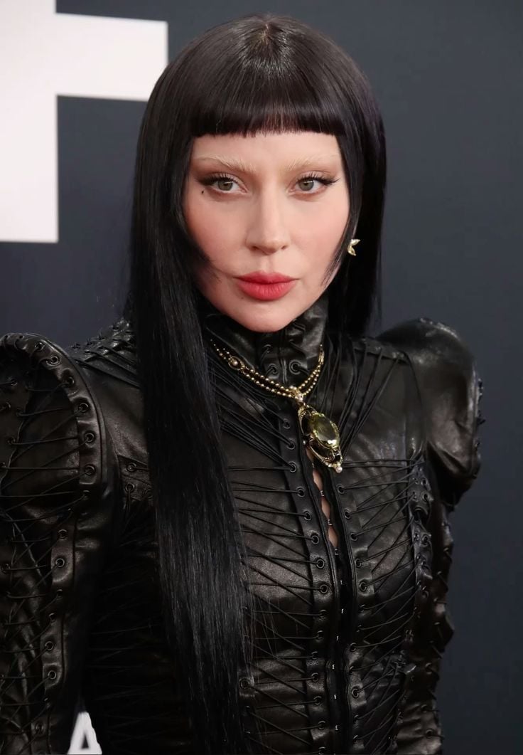 Shoulder Length Black Jellyfish With Micro Bangs — Simple Jellyfish Haircut