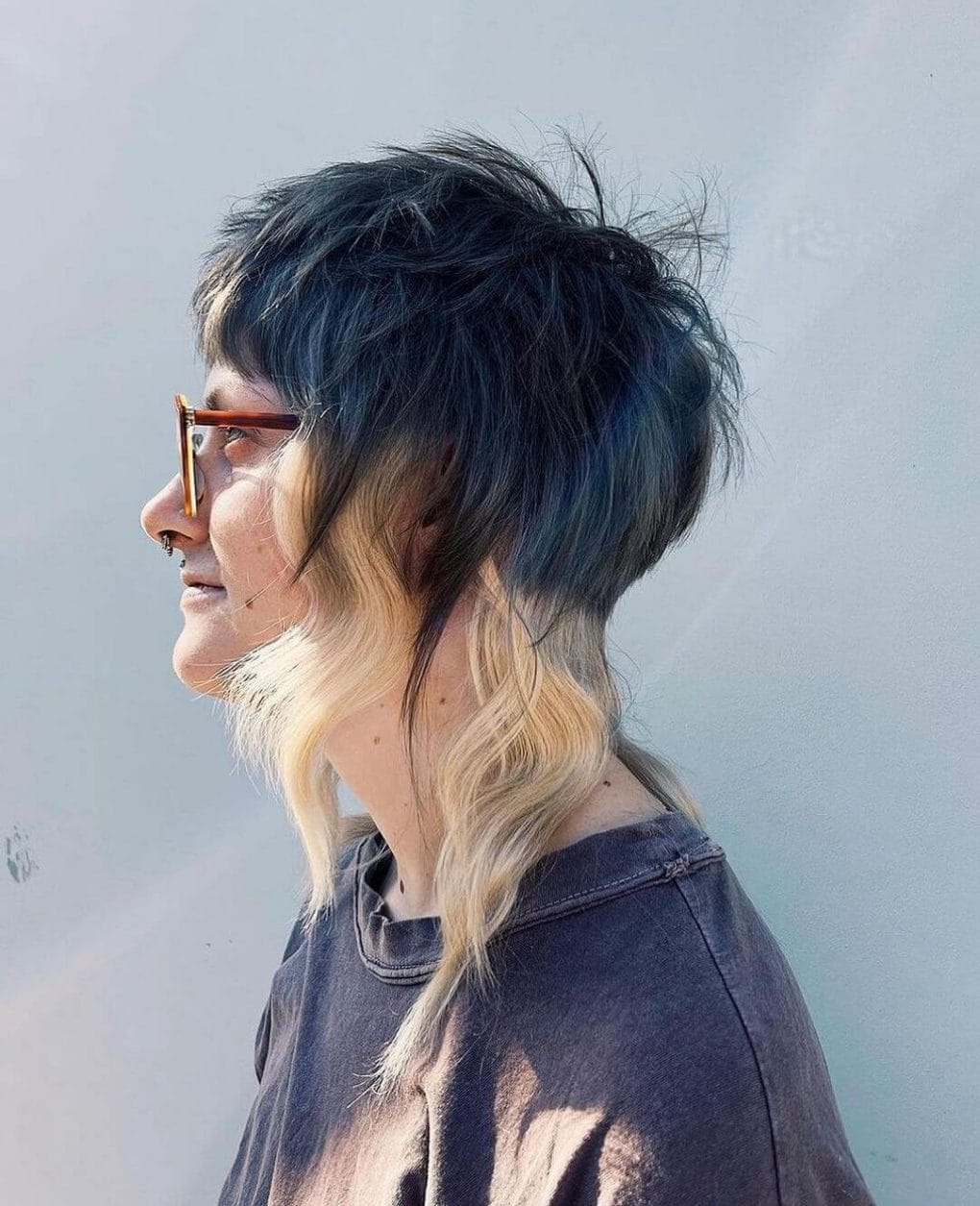 Neck Length Dark Blue And Blonde Jellyfish — Simple Jellyfish Haircut