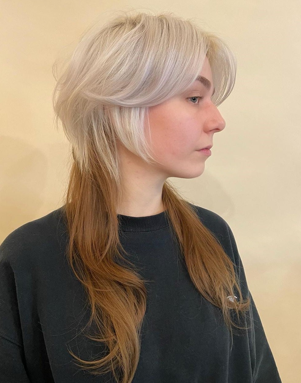 Mid-Back Blonde Mullet-Butterfly Hybrid With Fringe — Simple Jellyfish Haircut