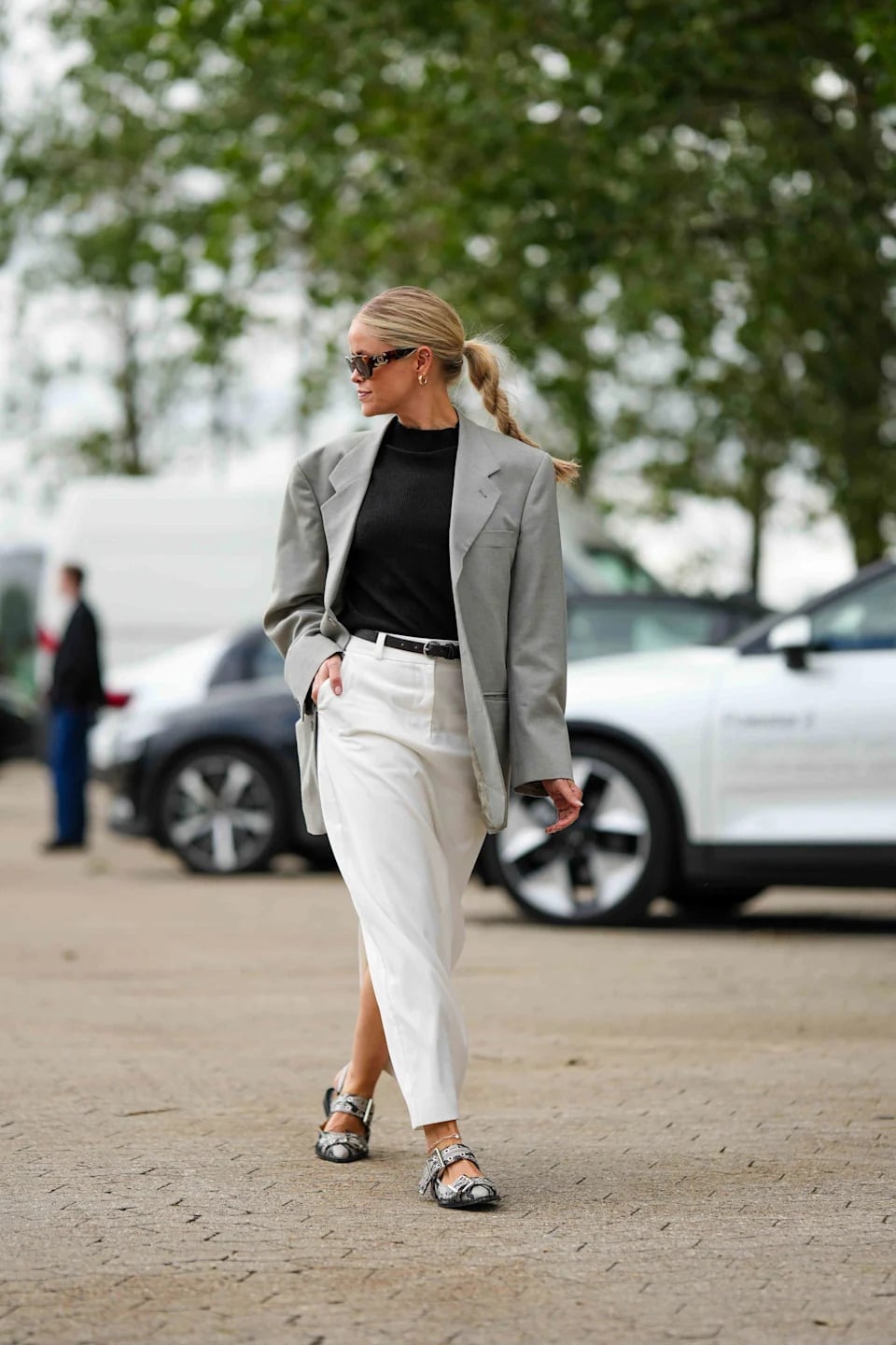 Oversized Gray Blazer with Black T-Shirt, Office-Safe Version — Simple Job Interview Outfits