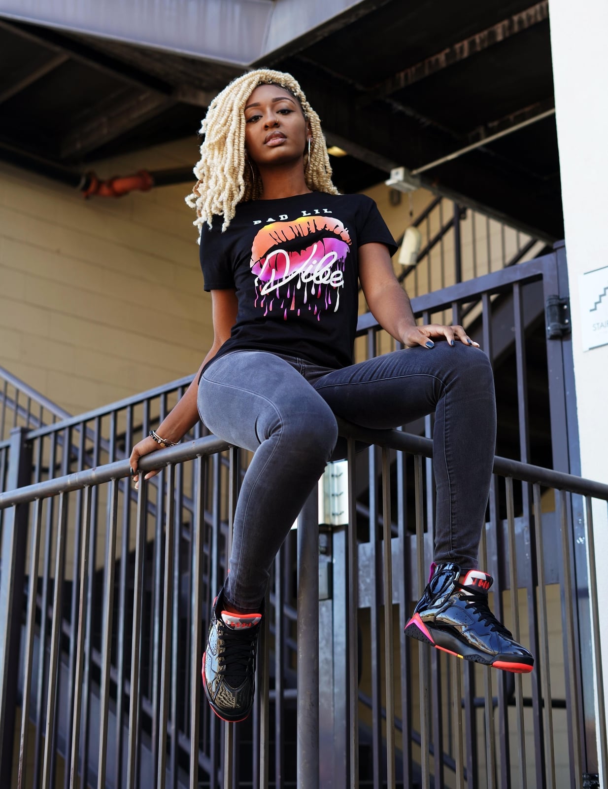 Graphic T-Shirt With Skinny Jeans — Simple Jordans Outfits