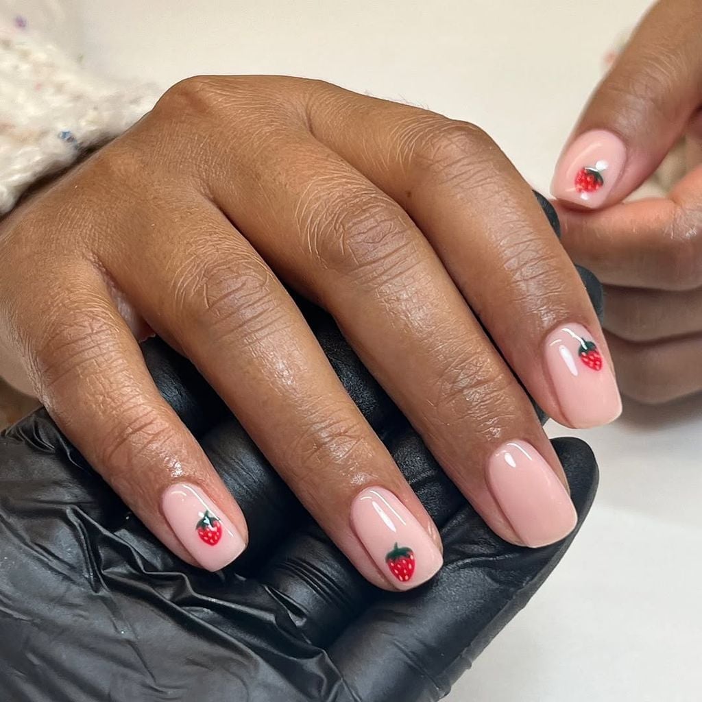 Short Oval Milky Pink With Strawberry Design Short Oval Milky Pink With Strawberry Design — Simple Korean Nails