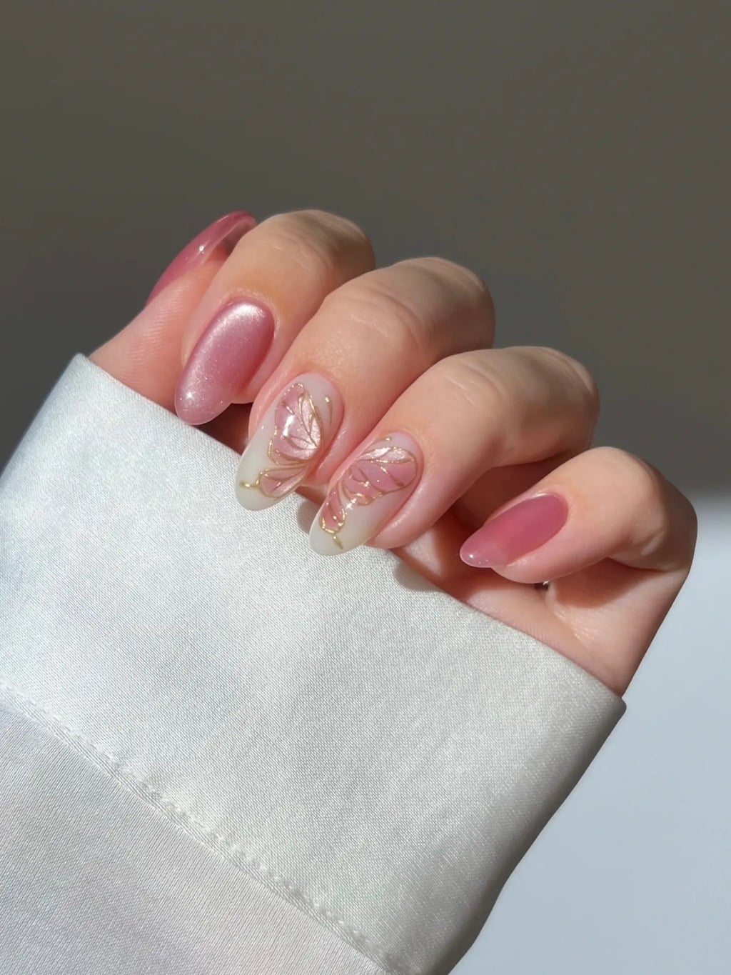 Medium Almond Dusty Rose With Gold Swirls Medium Almond Dusty Rose With Gold Swirls — Simple Korean Nails
