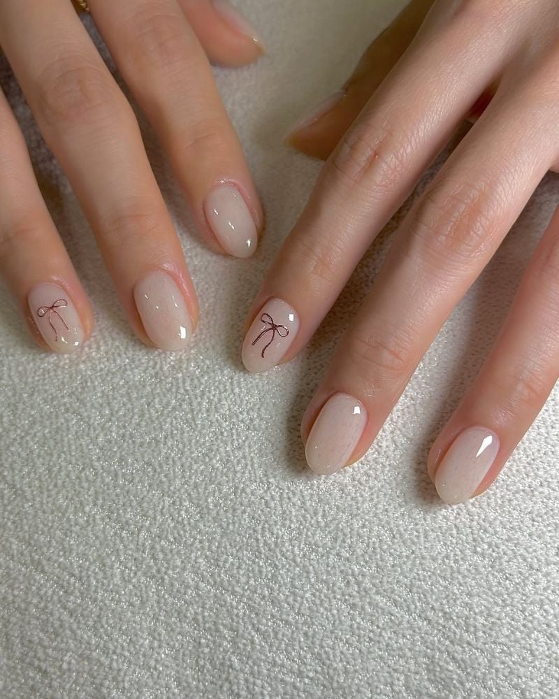 Short Oval Nude With Delicate Butterfly Decals Short Oval Nude With Delicate Butterfly Decals — Simple Korean Nails