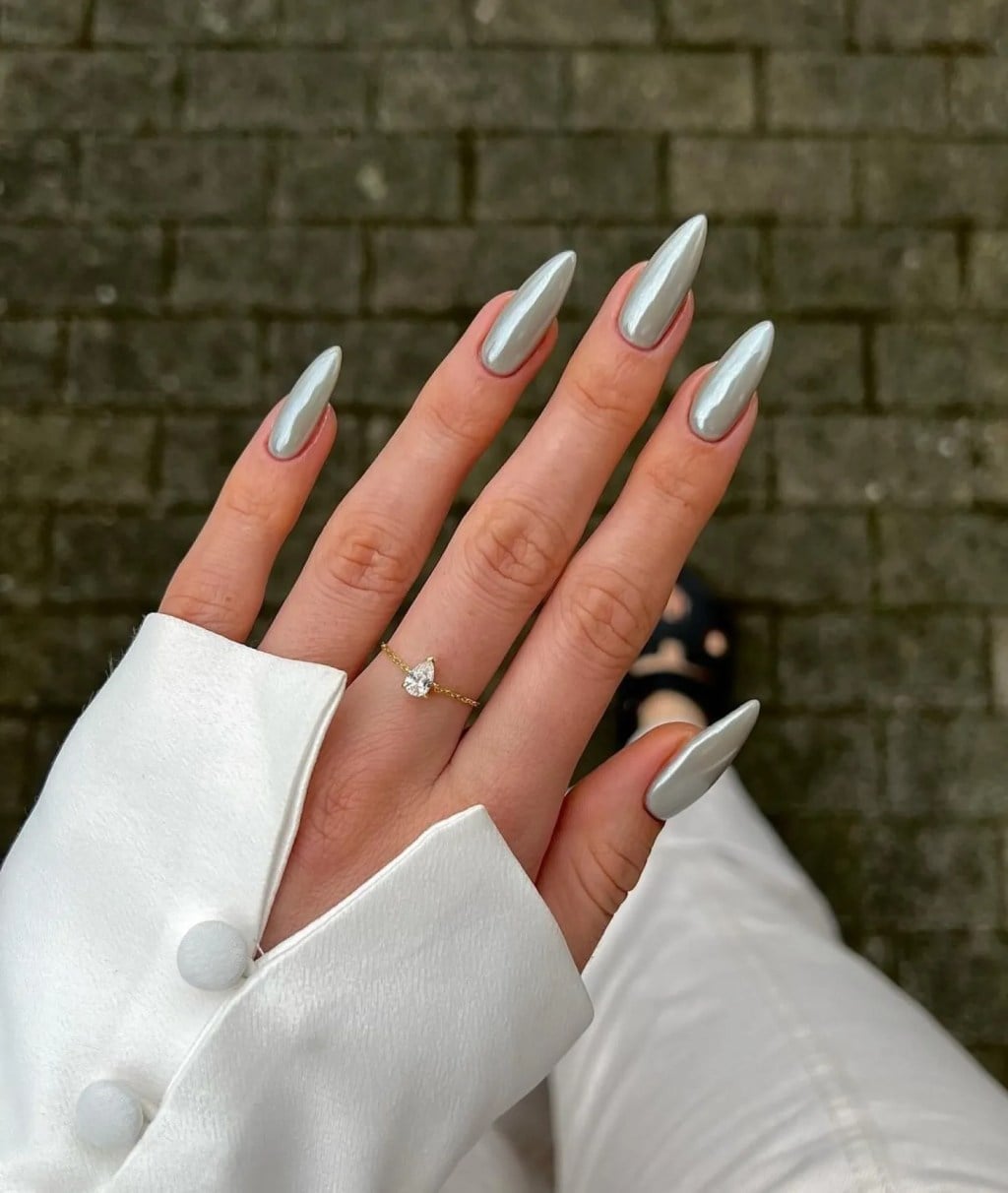 Pale Metallic Green Silver Stiletto Nails Pale Metallic Green Silver Stiletto Nails — Simple Metallic Nails