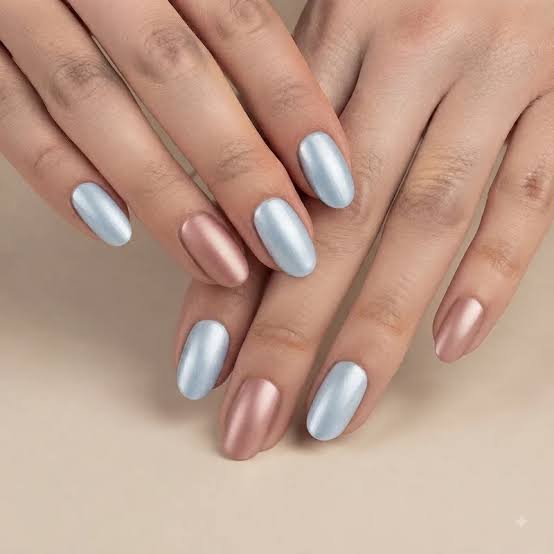 Dual Metallic Blue and Rose Gold Short Oval Nails Dual Metallic Blue and Rose Gold Short Oval Nails — Simple Metallic Nails