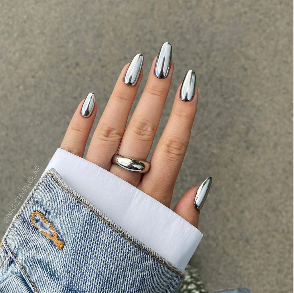 Mirror Silver Chrome Medium Almond Nails Mirror Silver Chrome Medium Almond Nails — Simple Metallic Nails
