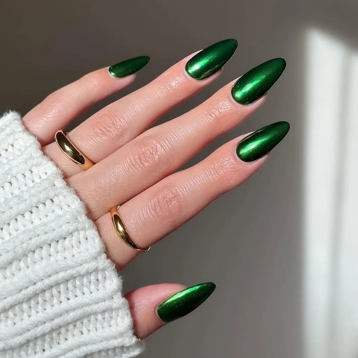 Deep Metallic Green Chrome Almond Nails Deep Metallic Green Chrome Almond Nails — Simple Metallic Nails