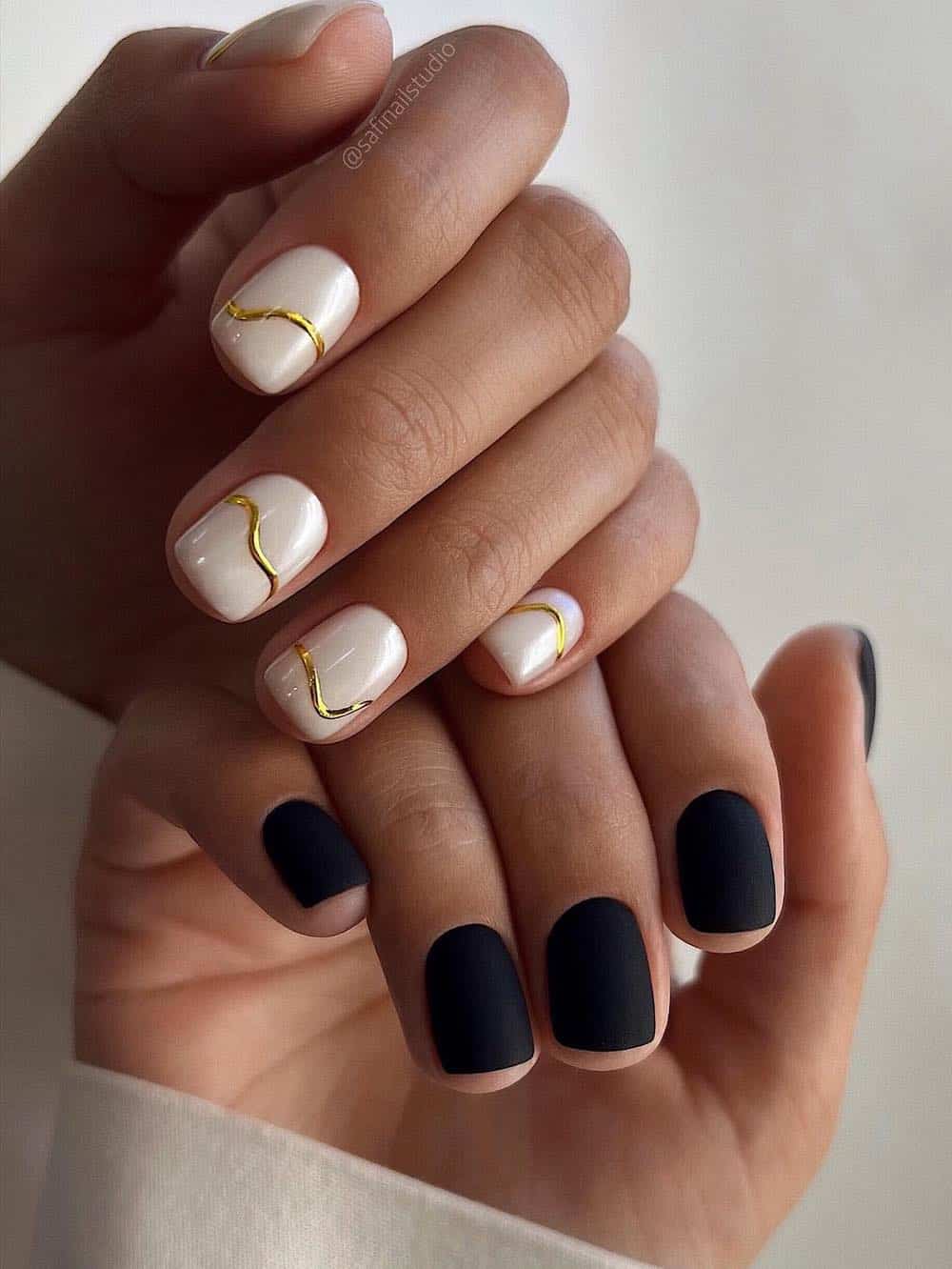 Matte Black Glossy White With Gold Line Matte Black Glossy White With Gold Line — Simple Minimalist Nails