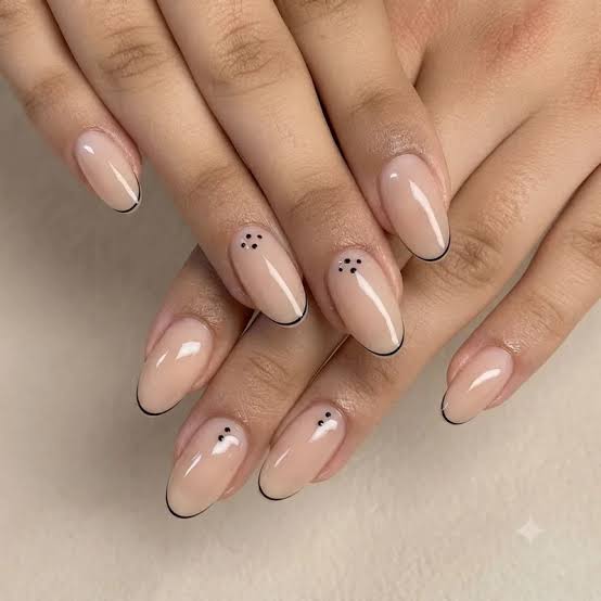 Medium Oval With Minimalist Black Dots Medium Oval With Minimalist Black Dots — Simple Minimalist Nails