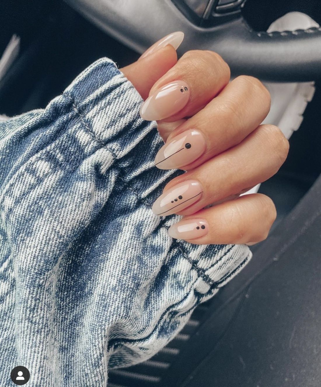 Long Almond With Black Line and Dot Art Long Almond With Black Line and Dot Art — Simple Minimalist Nails