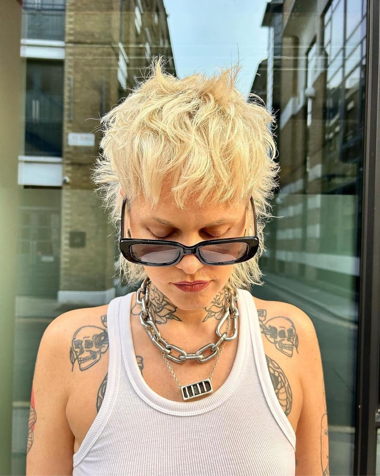 Platinum Blonde Mullet With Spiky Texture Platinum Blonde Mullet With Spiky Texture — Simple Mullet Hairstyles